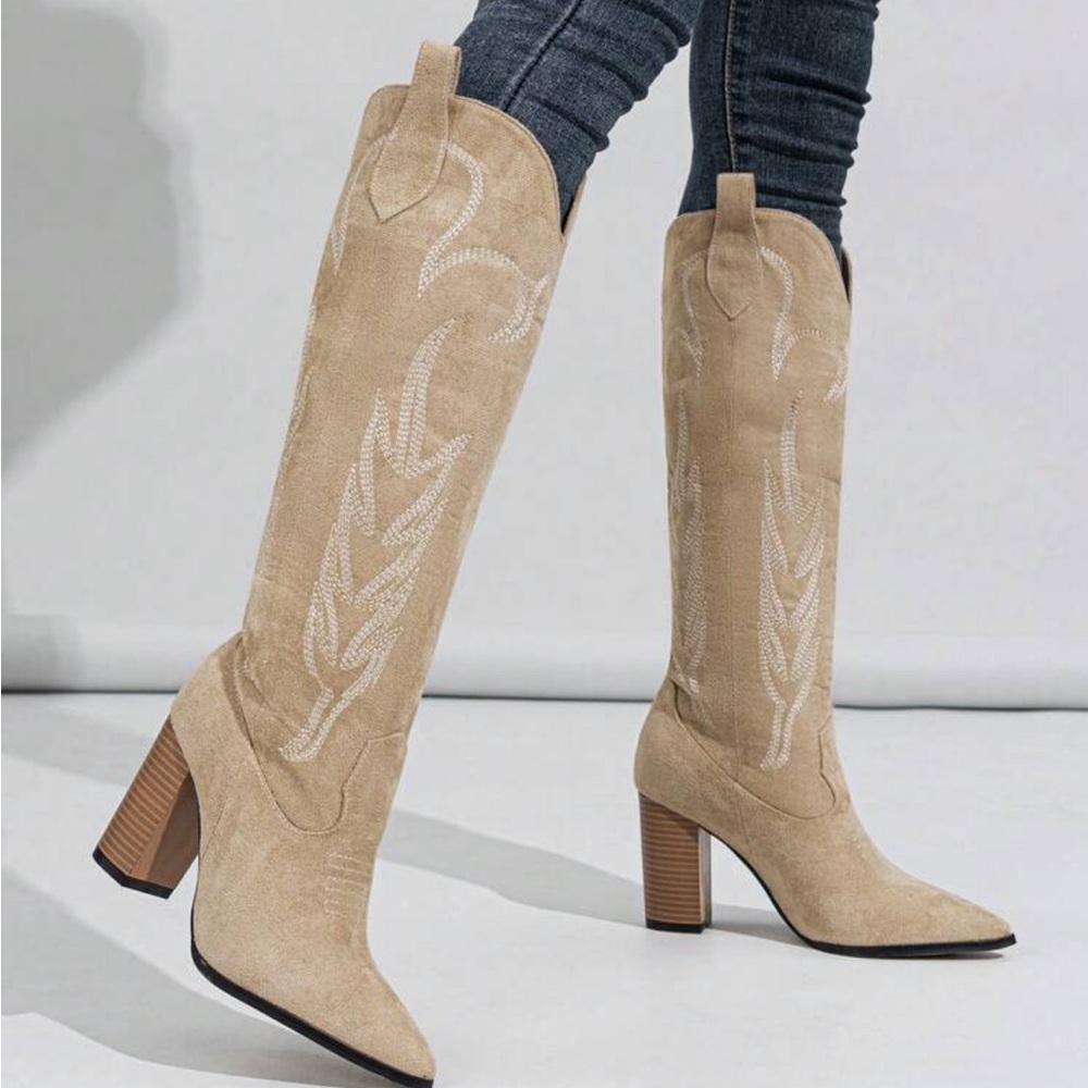 SALE Pull-on Western Boots With Chunky High Heels In Embroidered Design - Picture 2 of 7